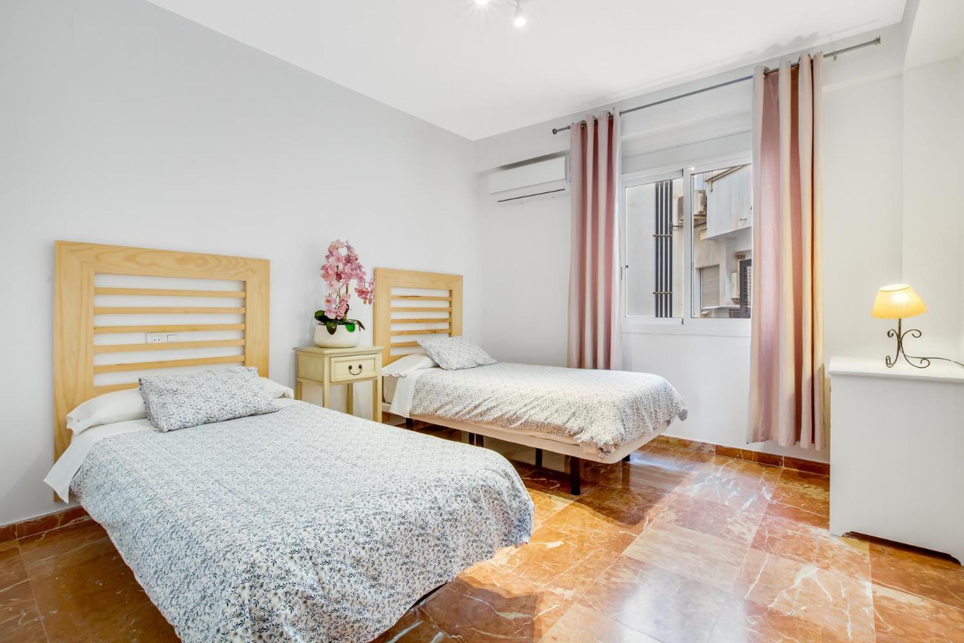 Apt Alameda De Colon Solo Familias Malaga Bagian luar foto
